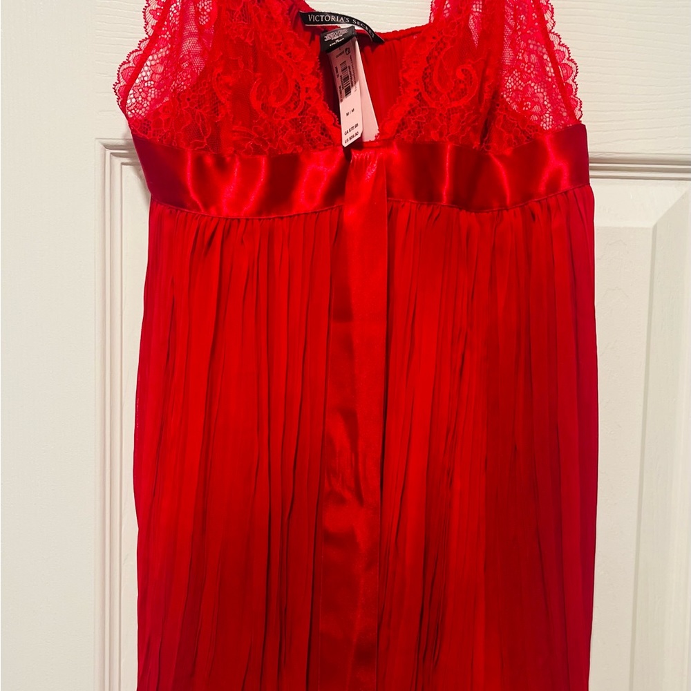 Perfect for Valentine’s Day ❤️ Victoria Secret lace Red Baby doll Size M.